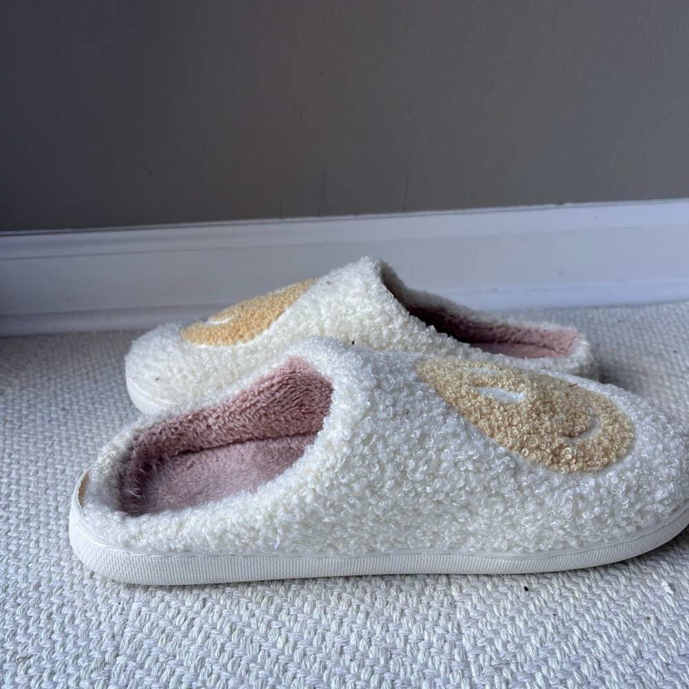 Slippers - Picture 2 of 3